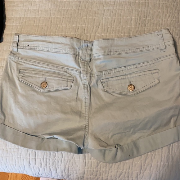 Size 8 Aeropostale Light Blue Jean Shorts - Picture 2 of 3
